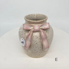 Load image into Gallery viewer, Bow Vases
